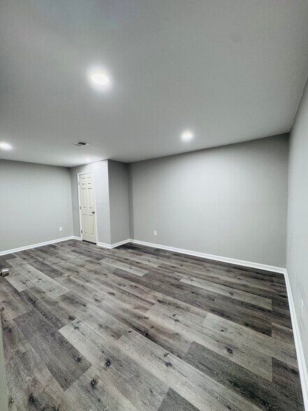 Building Photo - 32 Wagoneers Ln