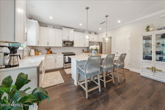 Building Photo - 552 Meadow Creek Dr