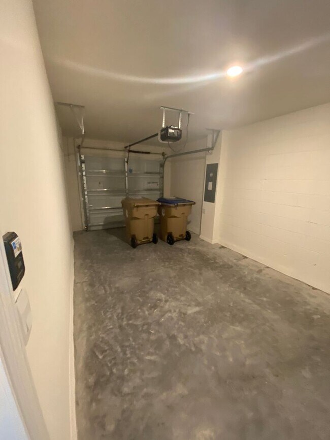 Building Photo - 3 Bedroom 2.5 Bath Townhouse in Harmony West for RENT!