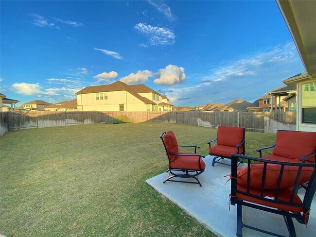 Building Photo - 1405 Vista View Dr