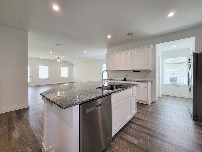 Building Photo - This stunning 4-bedroom, 2-bathroom Rosharon lease features modern upgrades, an open-concept layo...