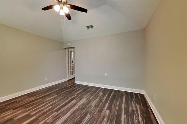 Building Photo - 15114 Stillcreek Dr
