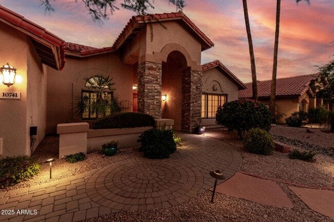 Building Photo - 4 Bedroom 2 Bathroom Scottsdale Ranch Home