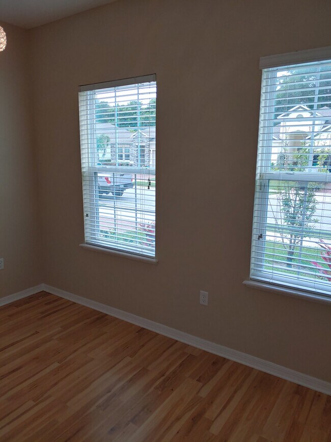 Building Photo - Beautiful 3BR Home in Mallory Square, Lawn Care Included