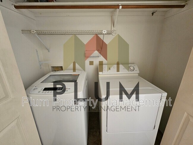 Building Photo - 5104 Village View Way