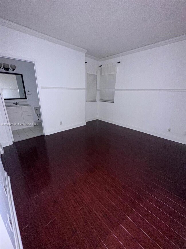 Building Photo - 991 Sevilla Cir