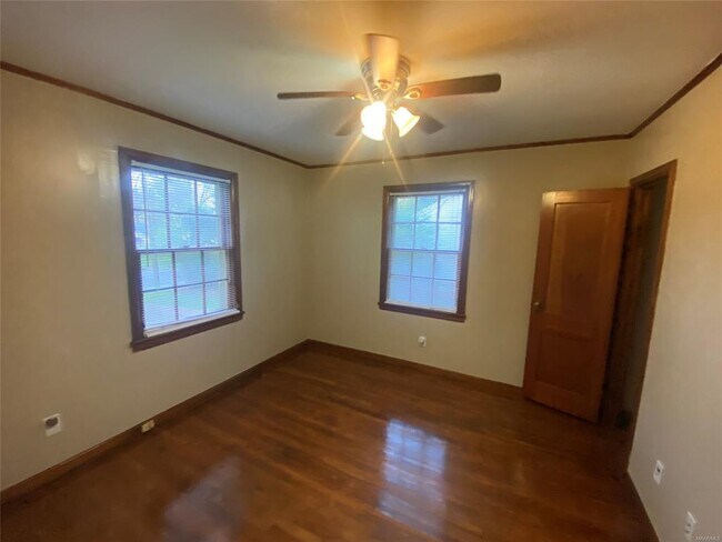 Building Photo - 2076 Midway St