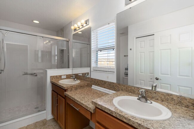 Building Photo - Beautiful Townhome with Private Courtyard & 2-Car Garage Near Lake Nona