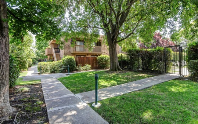 Building Photo - 1455 Latour Ln