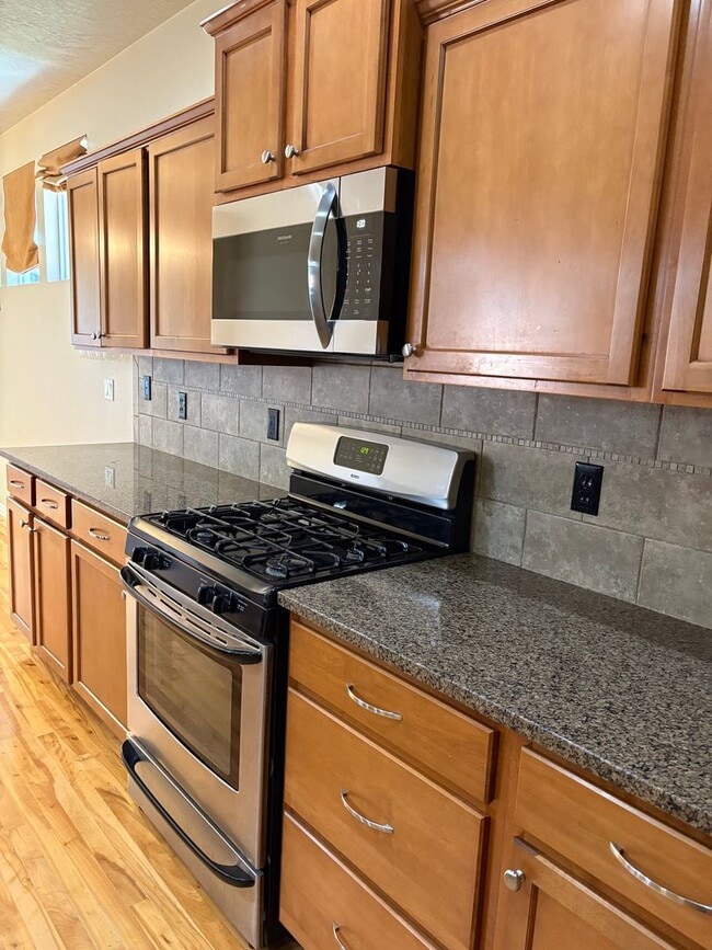 Building Photo - "Luxury Living: Stunning home with marble counter tops & Fireplace!"