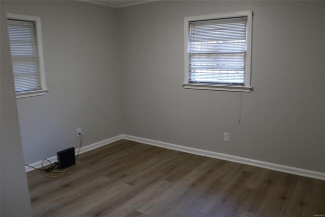 Building Photo - 205 Empire Rd