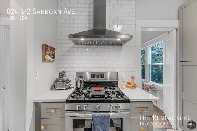 Building Photo - 824 1/2 Sanborn Ave.-