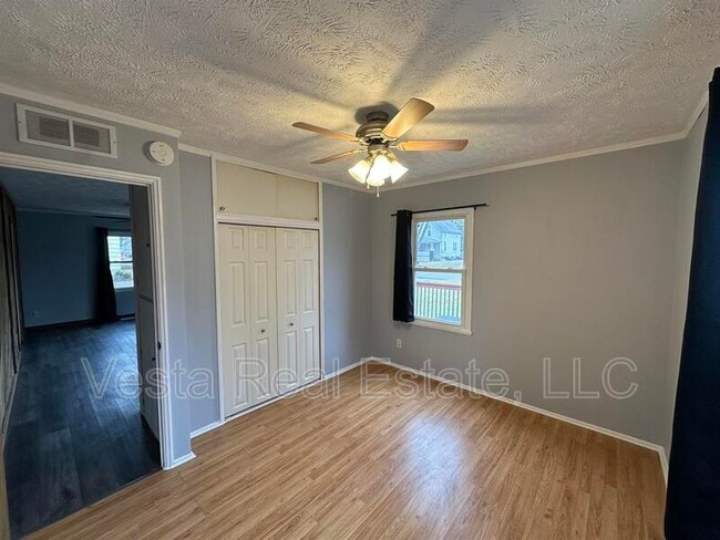 Building Photo - 727 Dale St