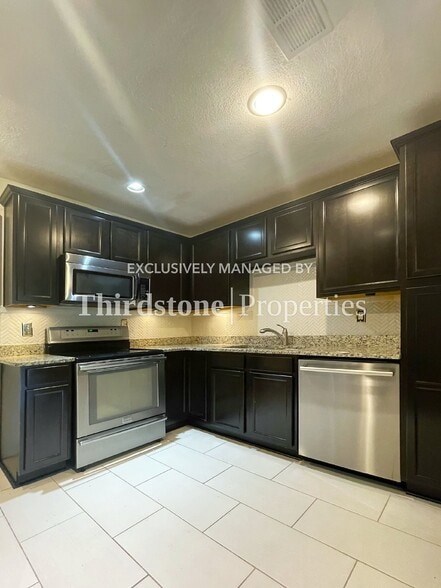 Building Photo - 725 Cherokee St