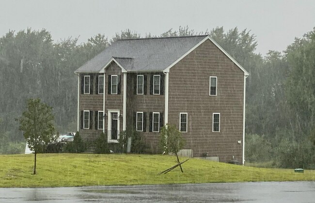 Building Photo - 7 Shamrock Ln