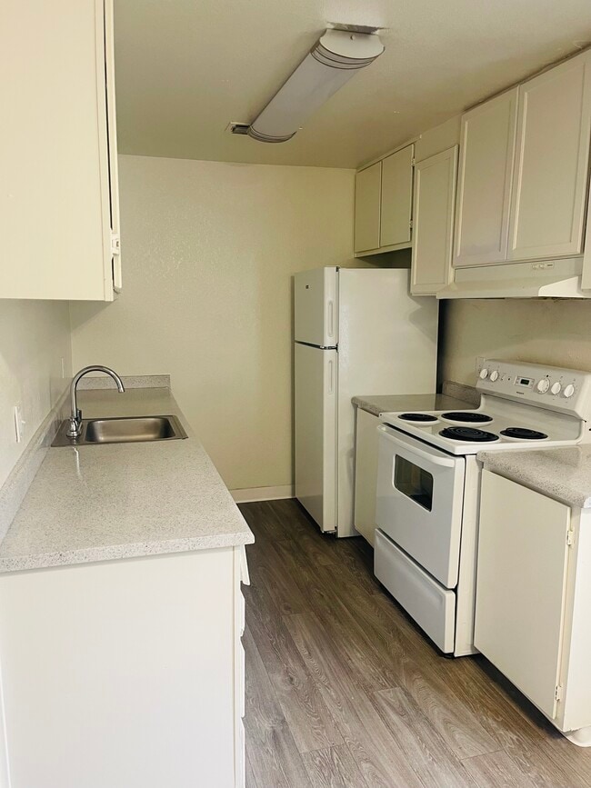 Building Photo - Rivercourt Apartments