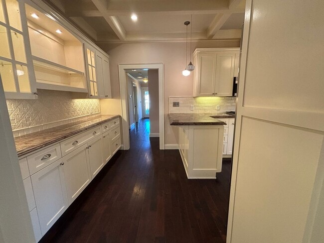Building Photo - Historic Charm, Modern Comfort | 4BR +Bonu...