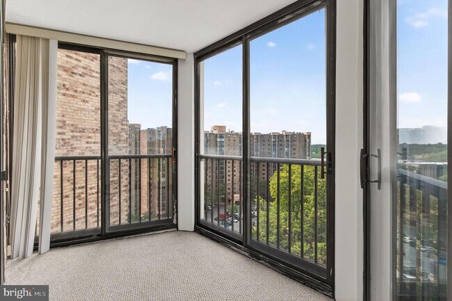 Building Photo - 5903 Mt Eagle Dr