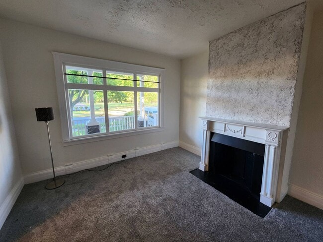 Building Photo - 2186 E 89th St