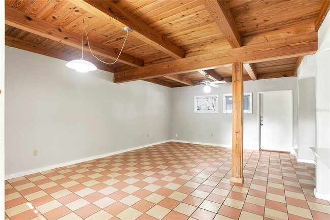 Building Photo - 754 N Westmoreland Dr