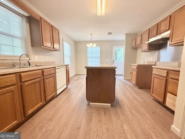 Building Photo - 103 Sycamore Dr