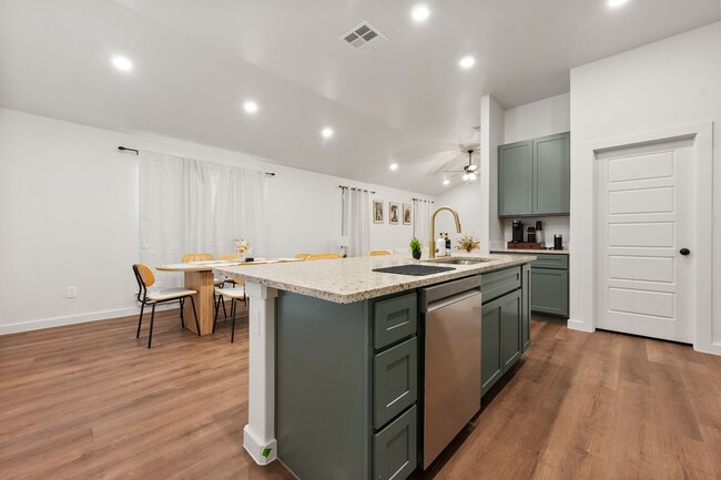 Building Photo - Furnished, Finished, and Ready for YOU!