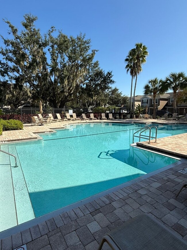 Building Photo - 3BR 2BA w/ Screened Patio + Pool/Gym Access in Gated Villa Serena