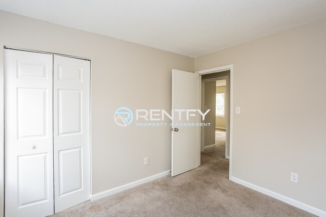 Building Photo - 11045 Hunter Trail Ln