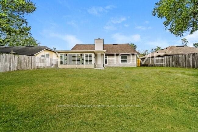 Building Photo - 422 Shamrock Ave S