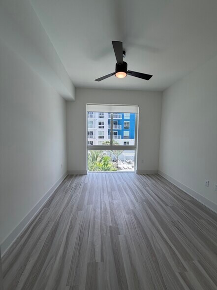 Building Photo - 2375 NE 186th St