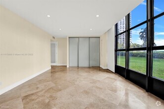 Building Photo - 2 br, 2 bath Condo - 18181 NE 31st Ct Apt 101