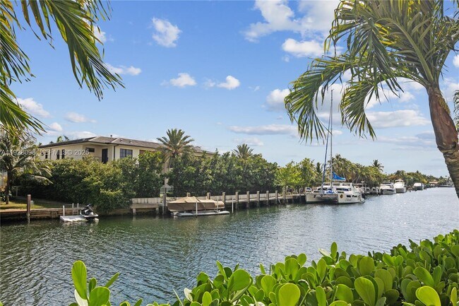 Building Photo - 401 Golden Isles Dr