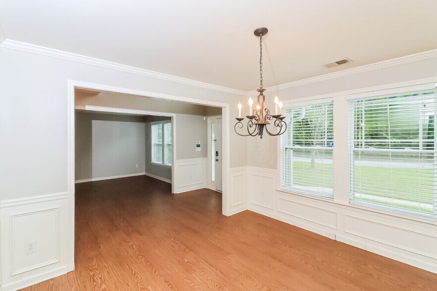 Building Photo - 4173 Kenwood Trail
