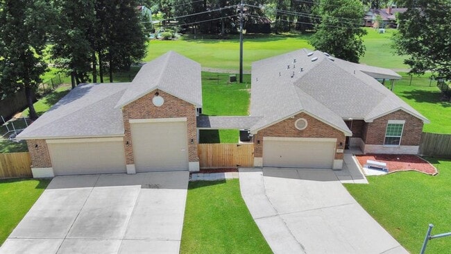 Building Photo - 2011 Halyard Dr