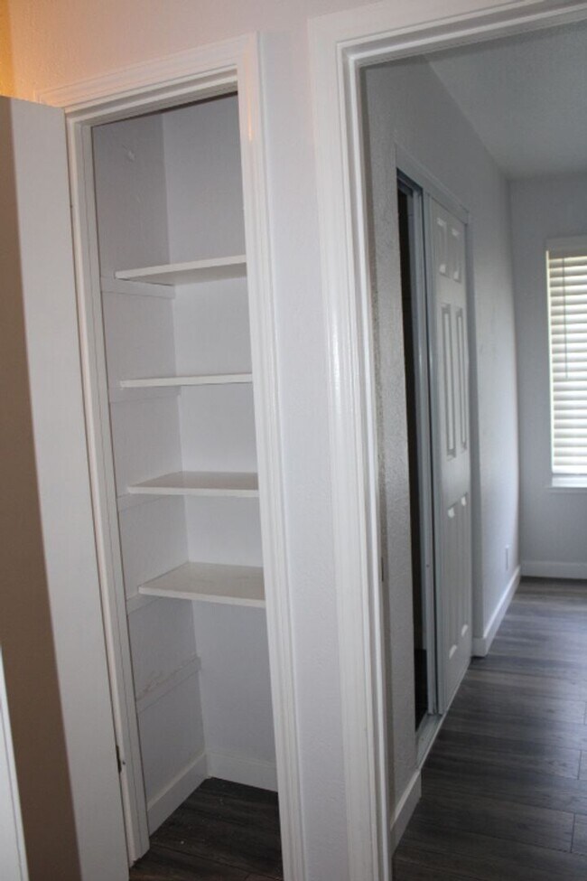 Building Photo - 130 Aster Ct