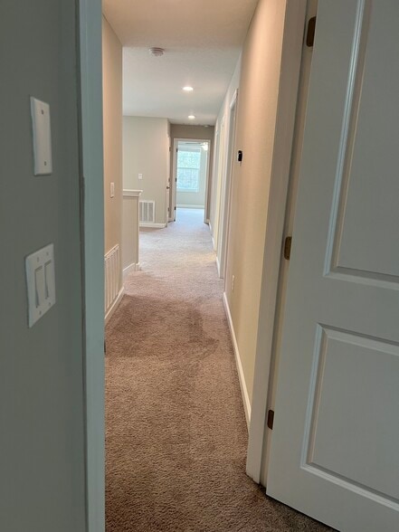 Building Photo - 923 Terra Vista St