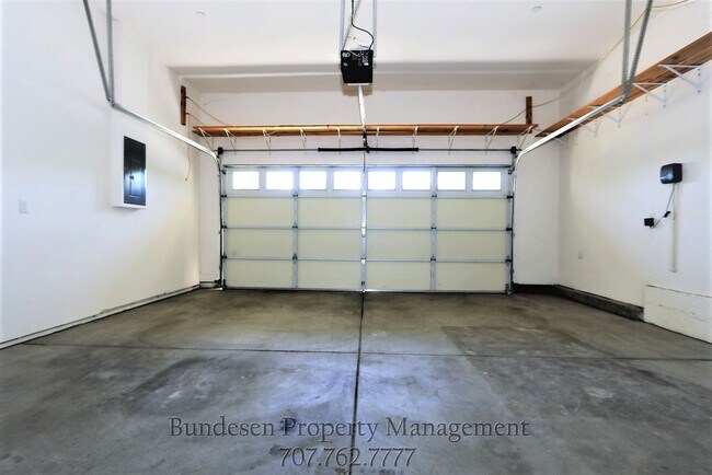 Building Photo - 18 Rowe Ranch Dr