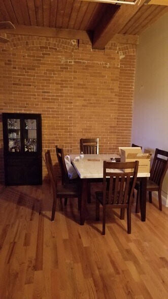 Primary Photo - 54 Green St