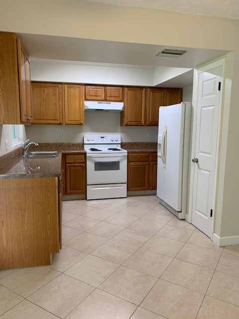 Building Photo - 332 NE Cullman Ct