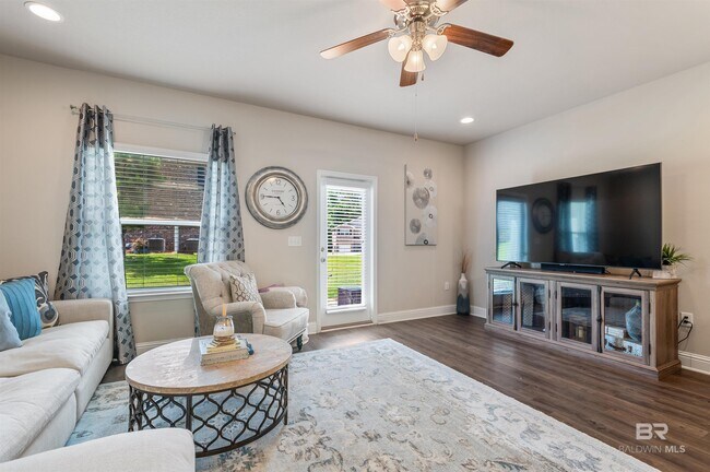 Building Photo - 6780 Spaniel Dr