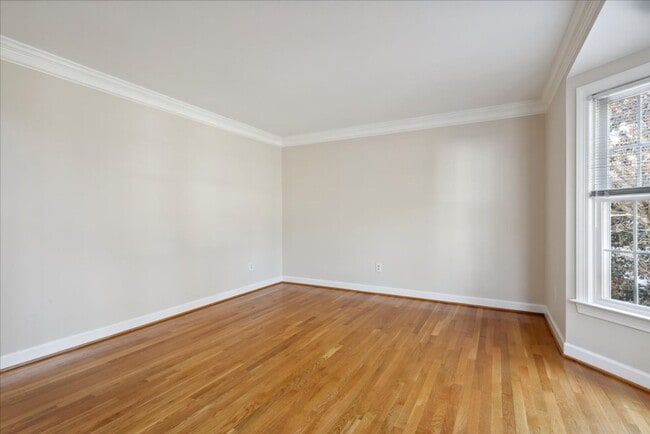 Building Photo - Kingsmill Gem