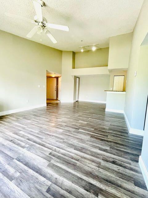Building Photo - 1400 Crestwood Ct S