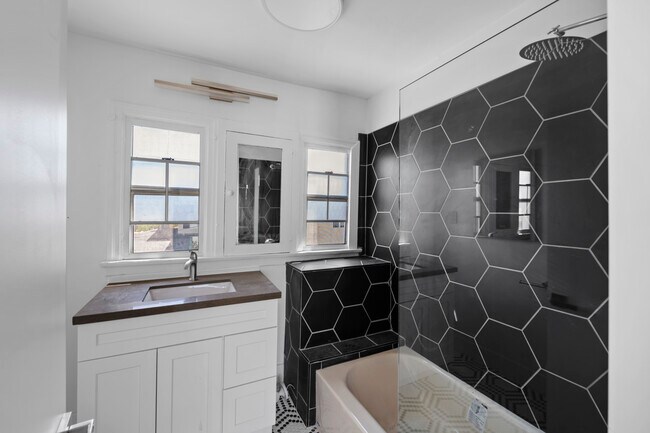 Building Photo - 1905 S Orange Dr