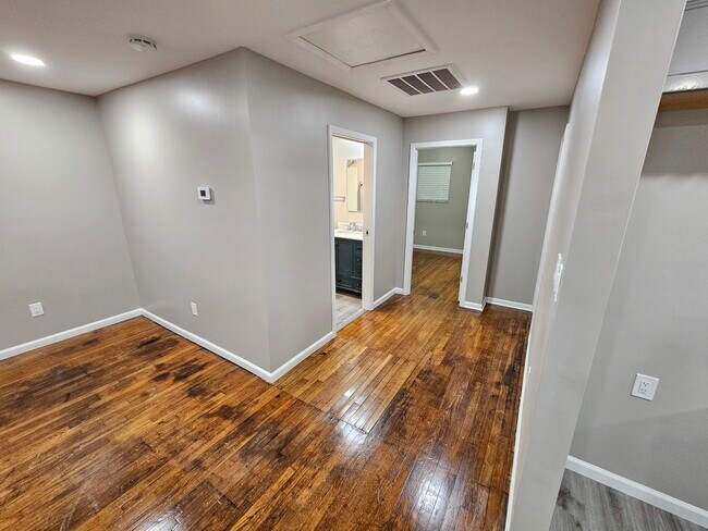 Building Photo - 2323 S Hunter Rd