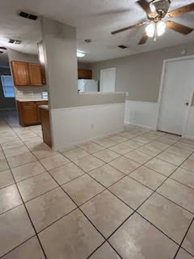 Building Photo - Nice 3/2/2 Home in Lecanto