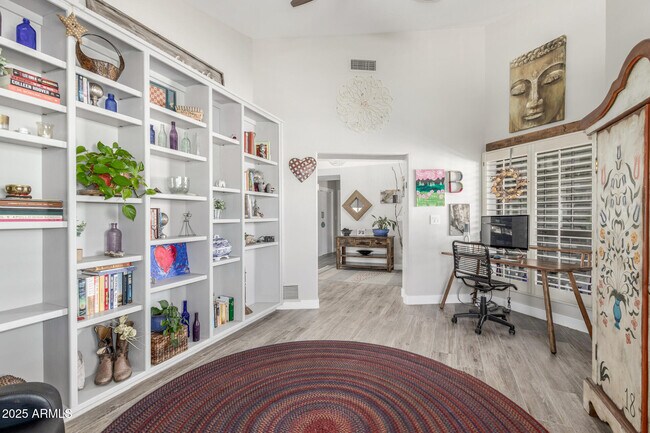 Building Photo - 15759 E Echo Hill Dr