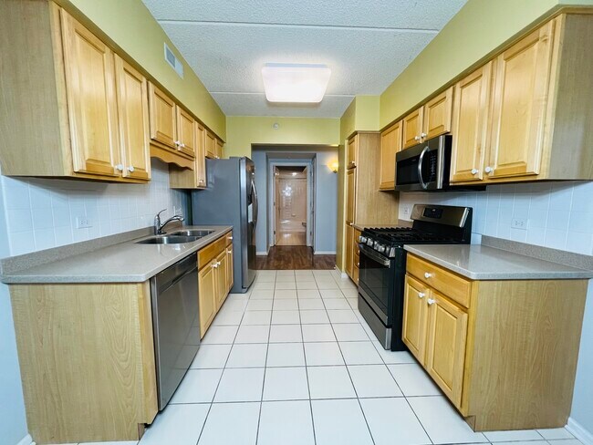 Building Photo - 11 S Wille St