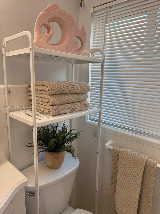 Building Photo - 323 New Mexico St