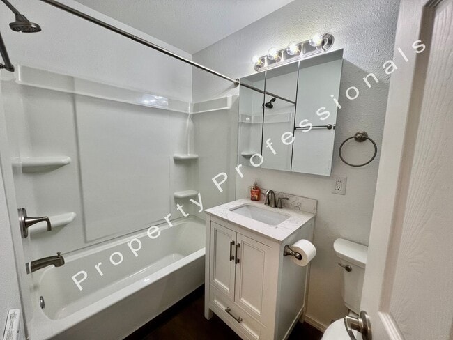 Building Photo - Remodeled Apartment for Rent in Silt