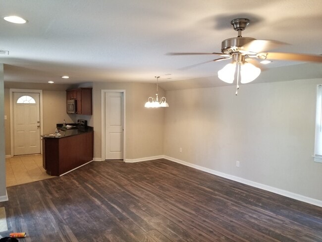 Building Photo - Beautiful Executive Home